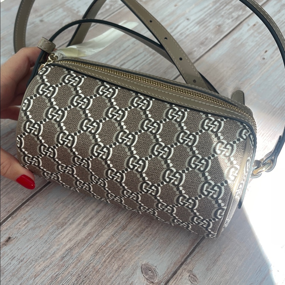 $2,400 New, Authentic GUCCI MINI SHOULDER BAG WITH GG SHADOW crossbody purse bag - Picture 6 of 17